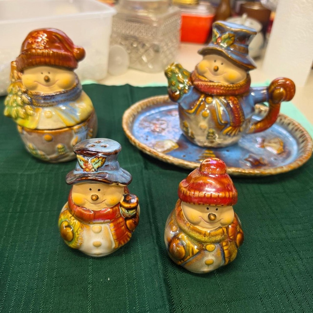 Vintage Kirklands Winter Table set